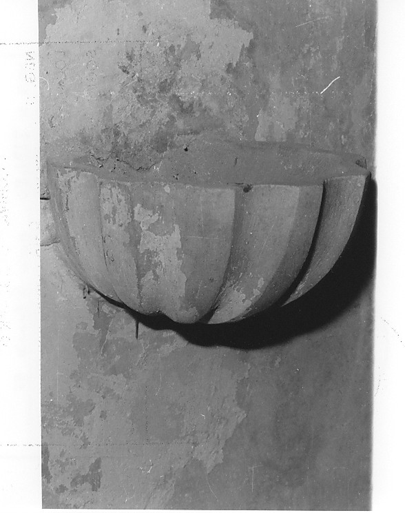 acquasantiera da parete, serie - bottega Italia centrale (sec. XIX)