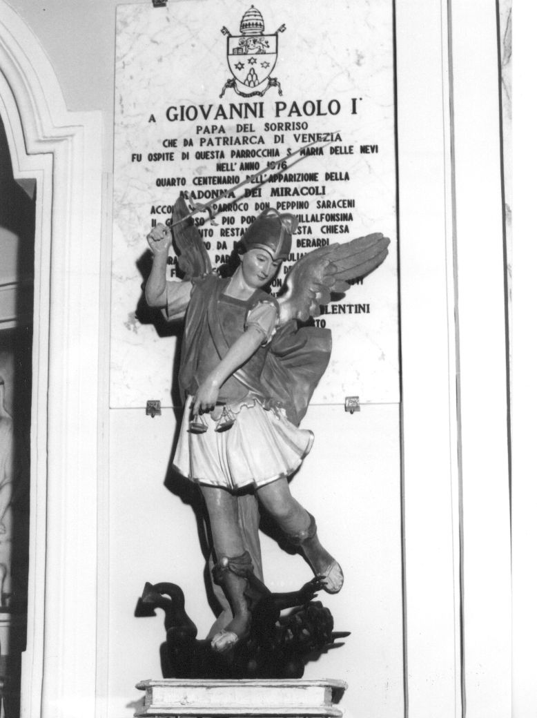 San Michele Arcangelo combatte Satana (statua, opera isolata) - bottega Italia centrale (sec. XVIII)