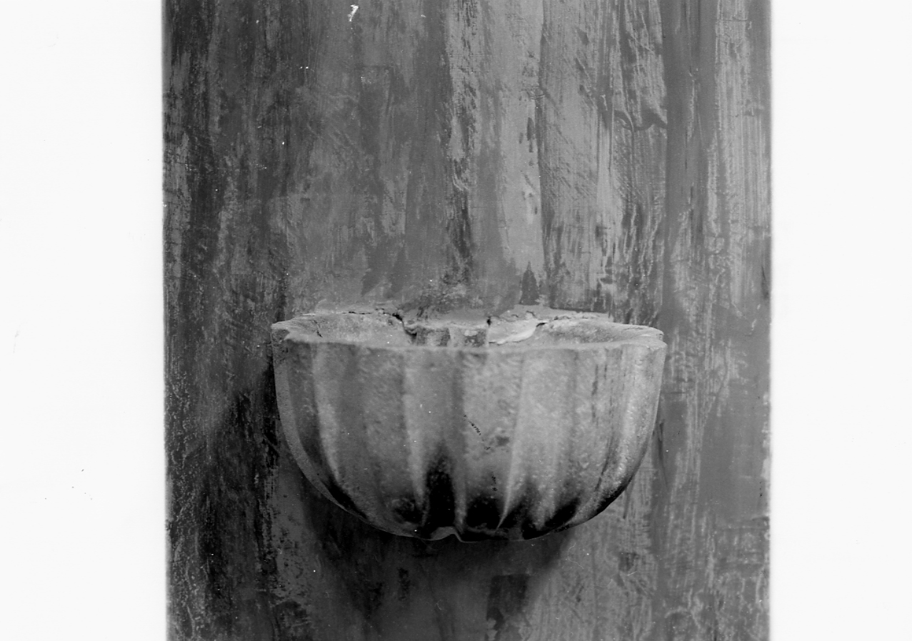 acquasantiera da parete, serie - ambito abruzzese (sec. XIX)