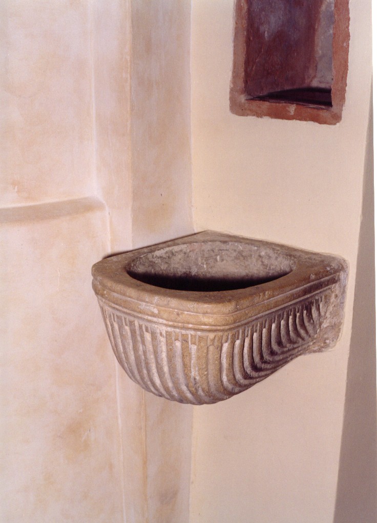 acquasantiera da parete - ambito Italia centrale (sec. XVII)