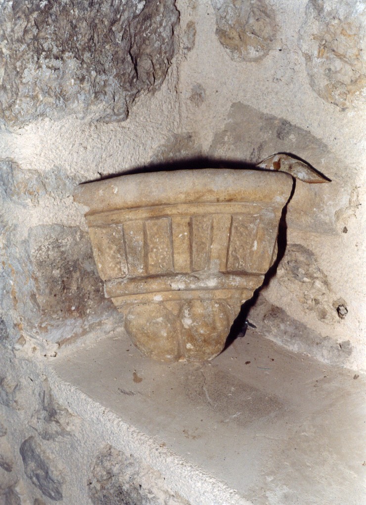 acquasantiera, frammento - ambito Italia centrale (sec. XVI)