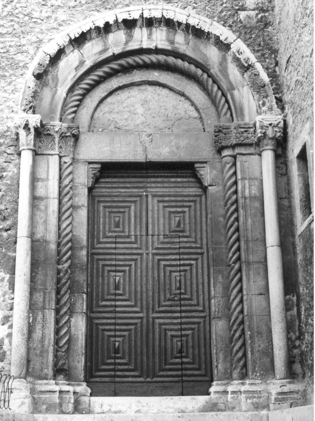 portale, opera isolata - bottega abruzzese (sec. XIV)