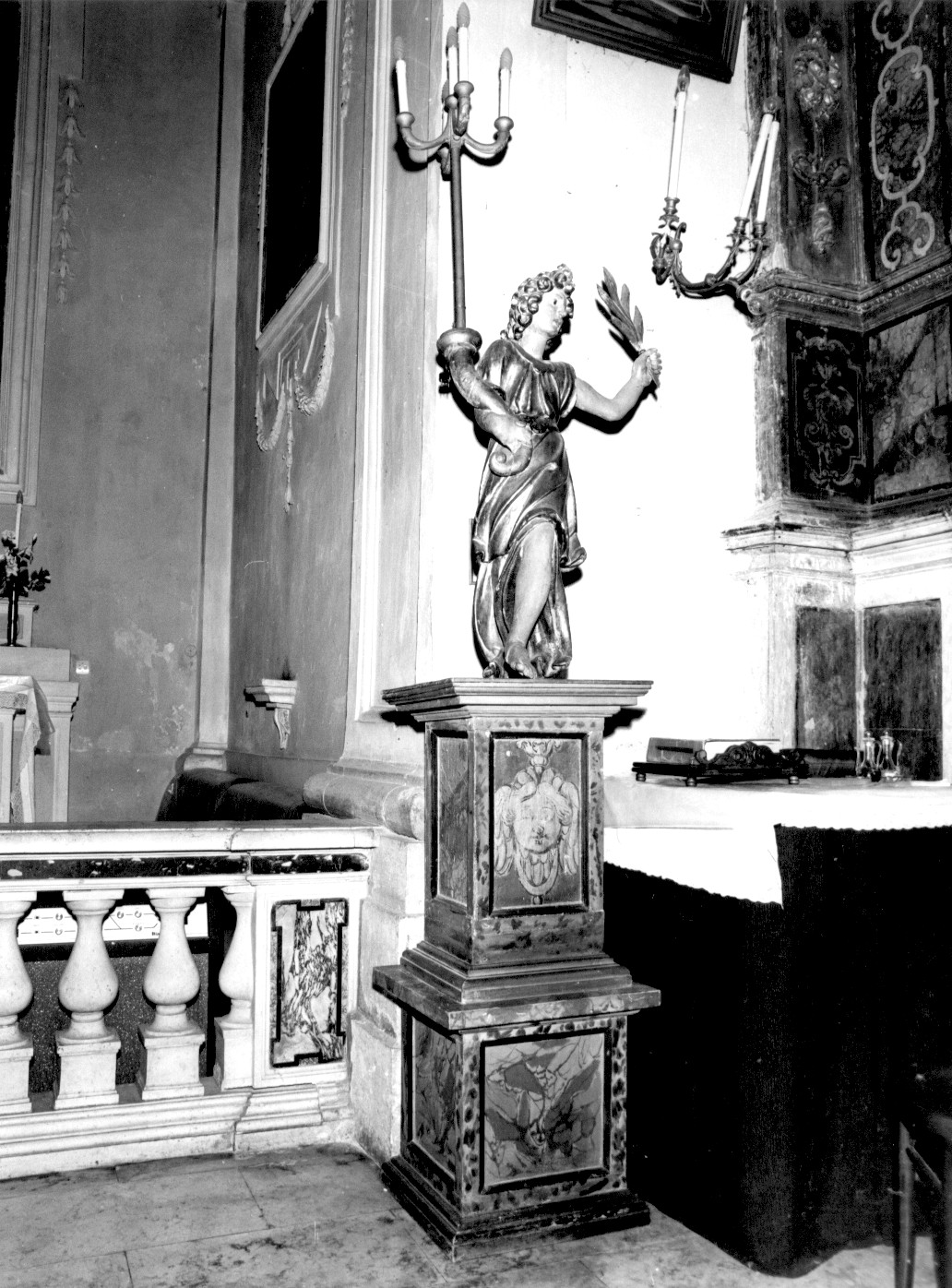 angeli reggicandele (candelabro, coppia) - bottega abruzzese (sec. XVI)