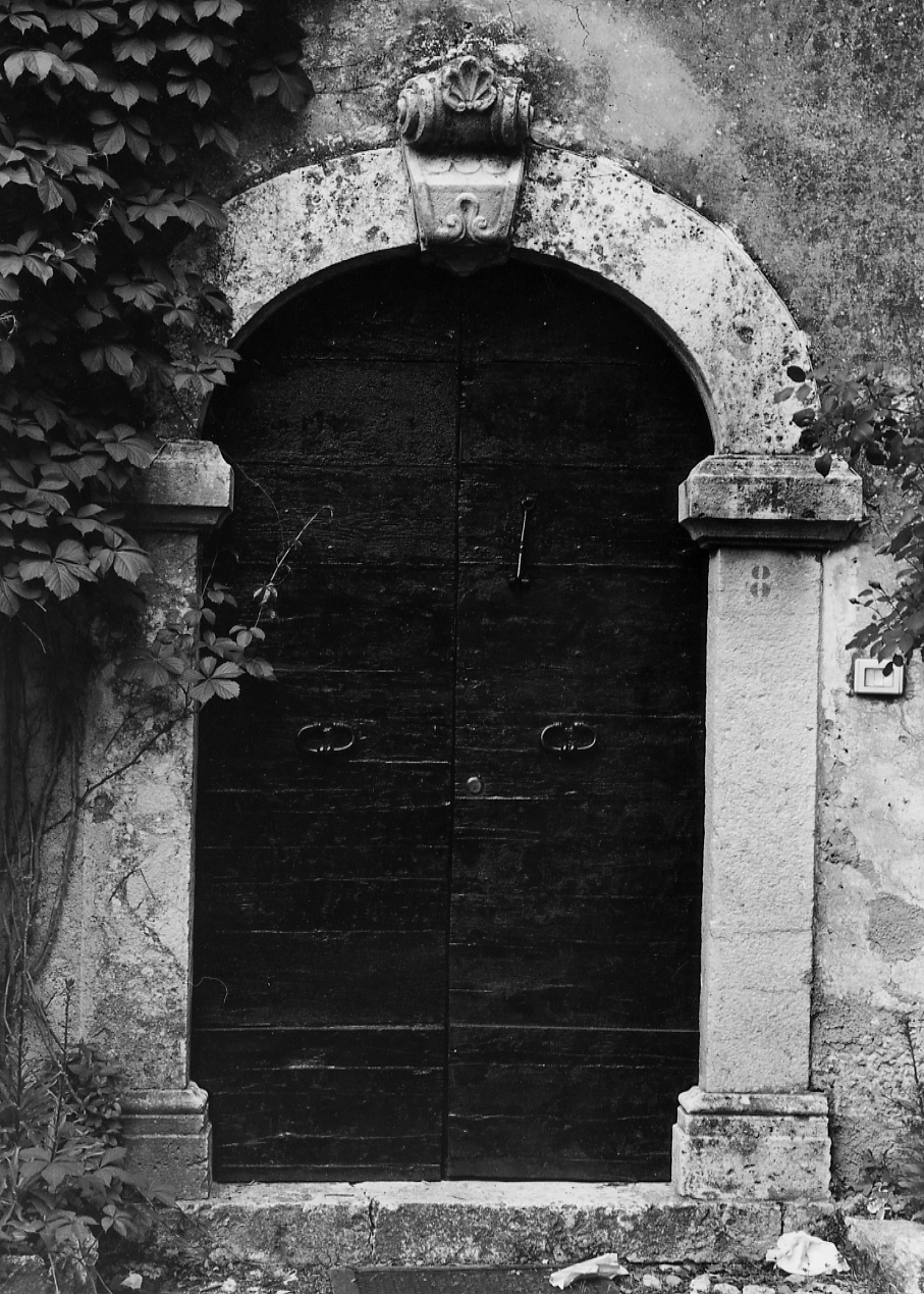 portale - ad arco ribassato, opera isolata - bottega Italia centrale (sec. XIX)