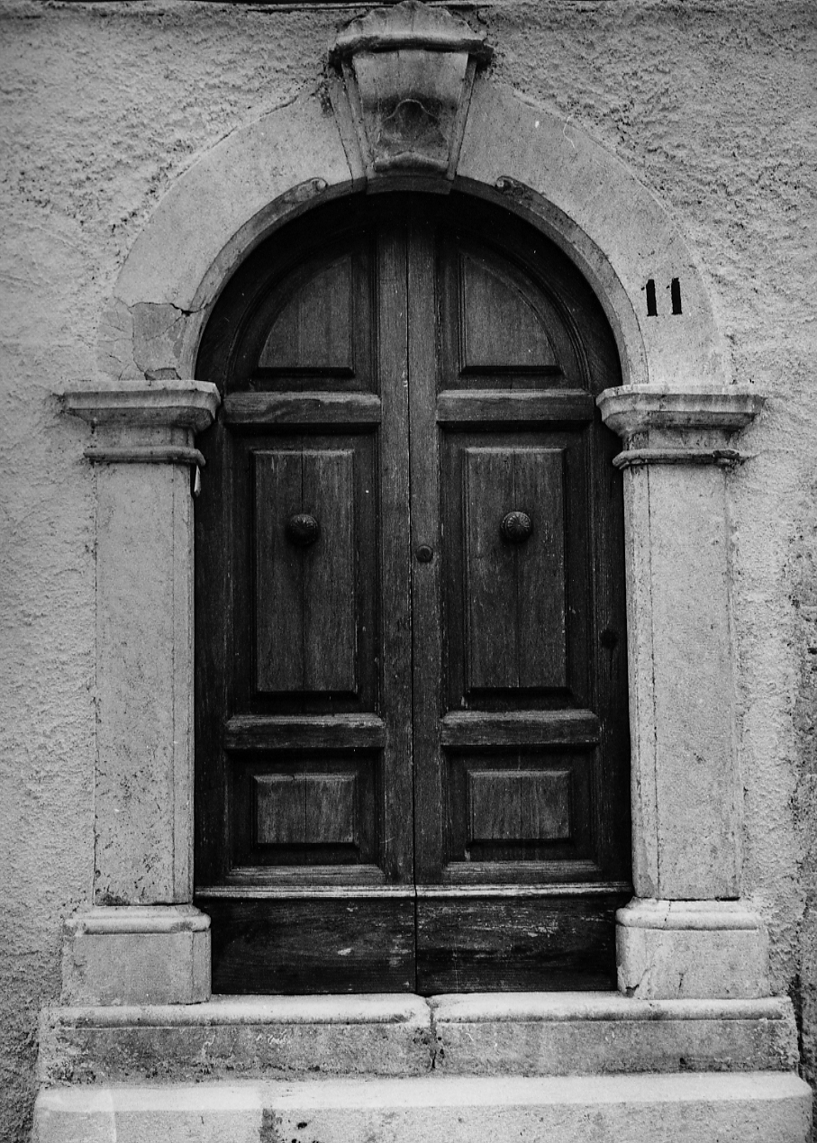 portale, opera isolata - bottega Italia centrale (sec. I)