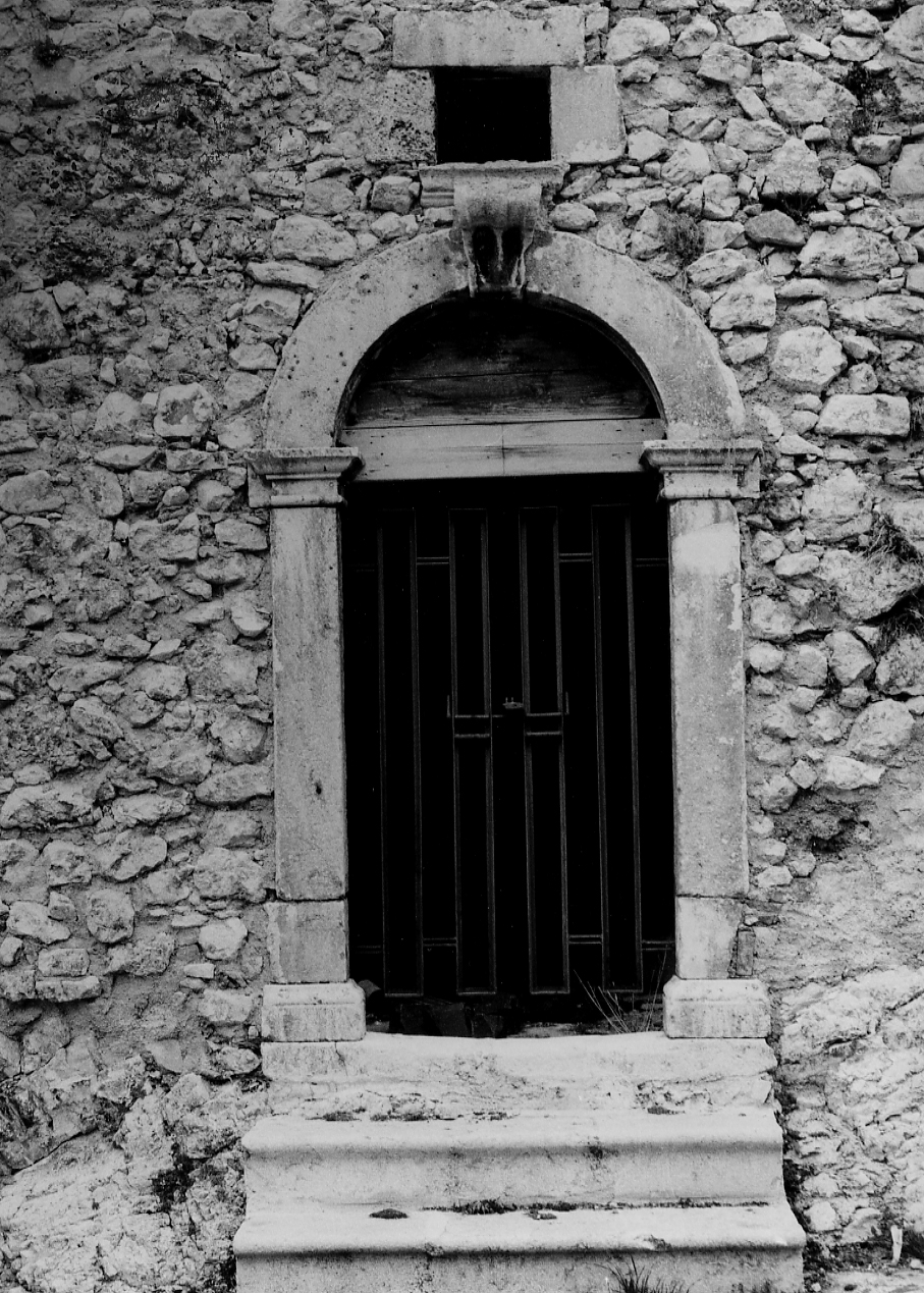 portale, opera isolata - bottega Italia centrale (fine sec. XVIII)