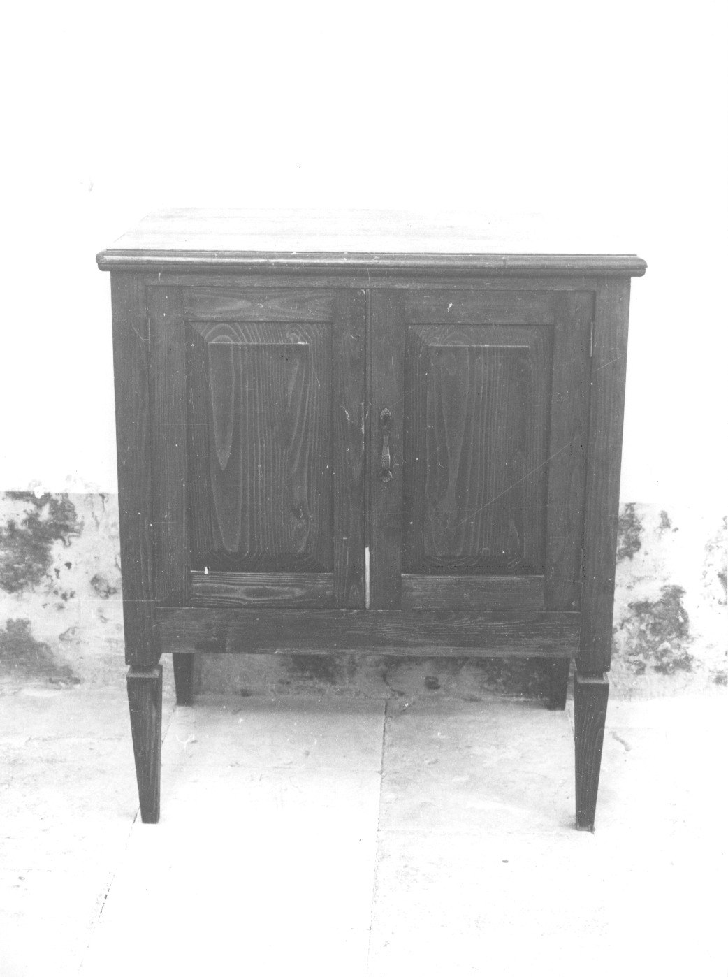 credenzina - bottega Italia centrale (prima metà sec. XX)