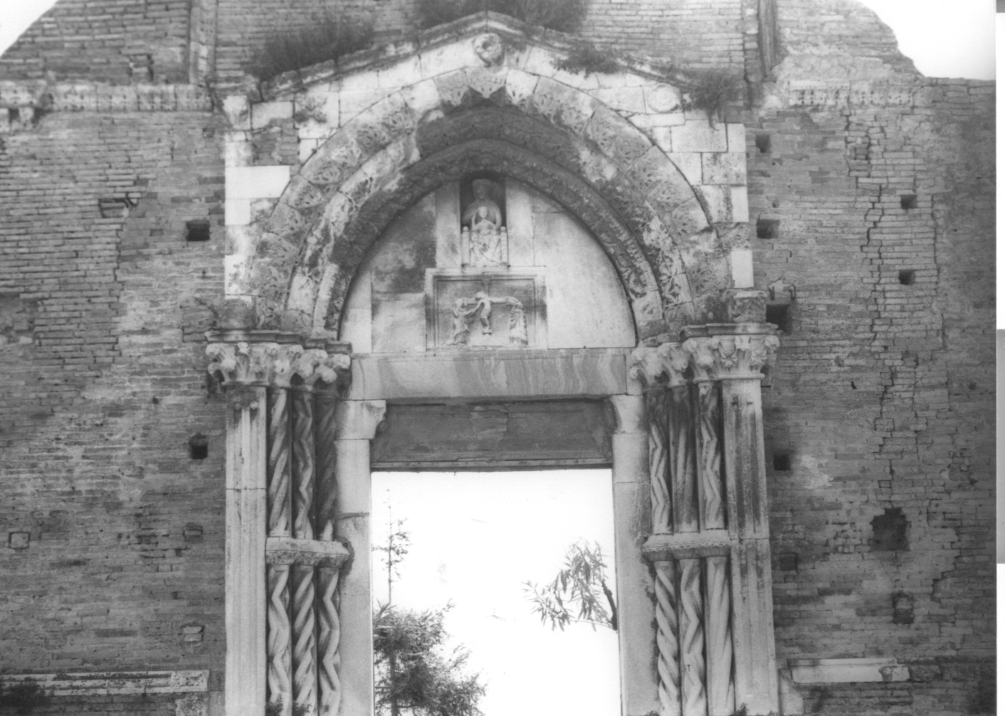mostra di portale, opera isolata di Rogerius de Fragenis (seconda metà sec. XIII)
