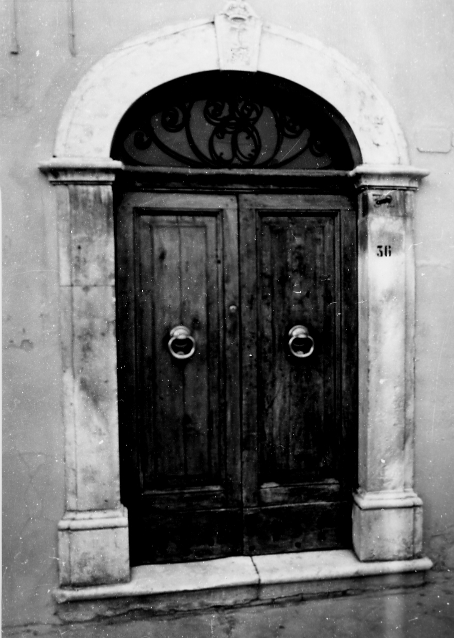 portale, opera isolata - bottega Italia centrale (sec. XVIII)