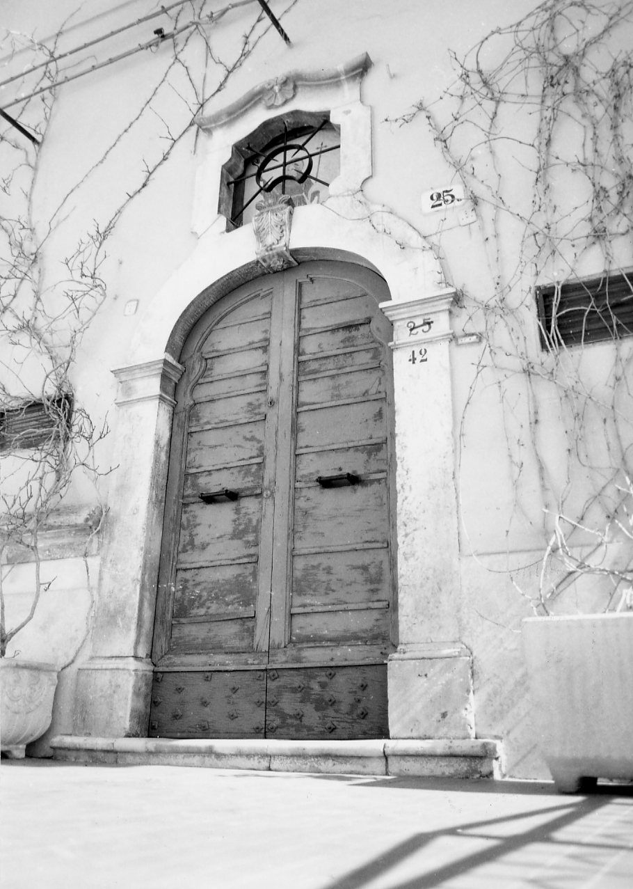 portale, opera isolata - bottega Italia centrale (fine sec. XVIII)