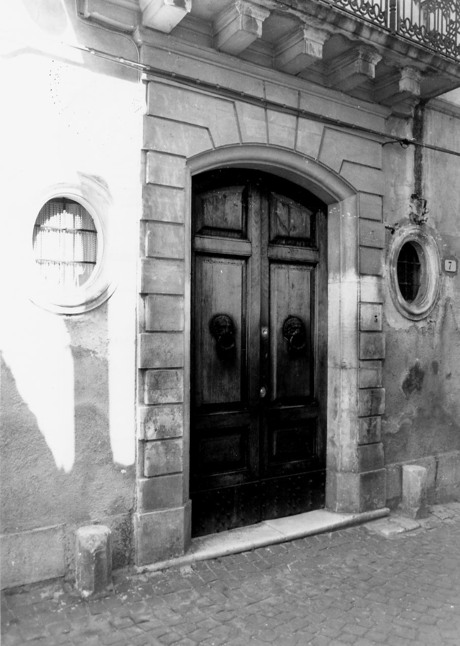 portale, opera isolata - bottega Italia centrale (fine sec. XVIII)