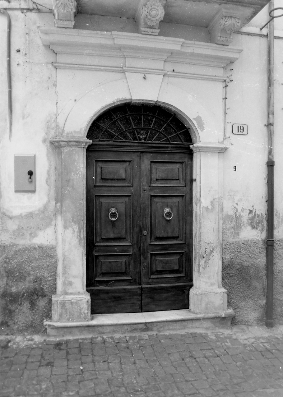 portale, opera isolata - bottega Italia centrale (fine sec. XVIII)