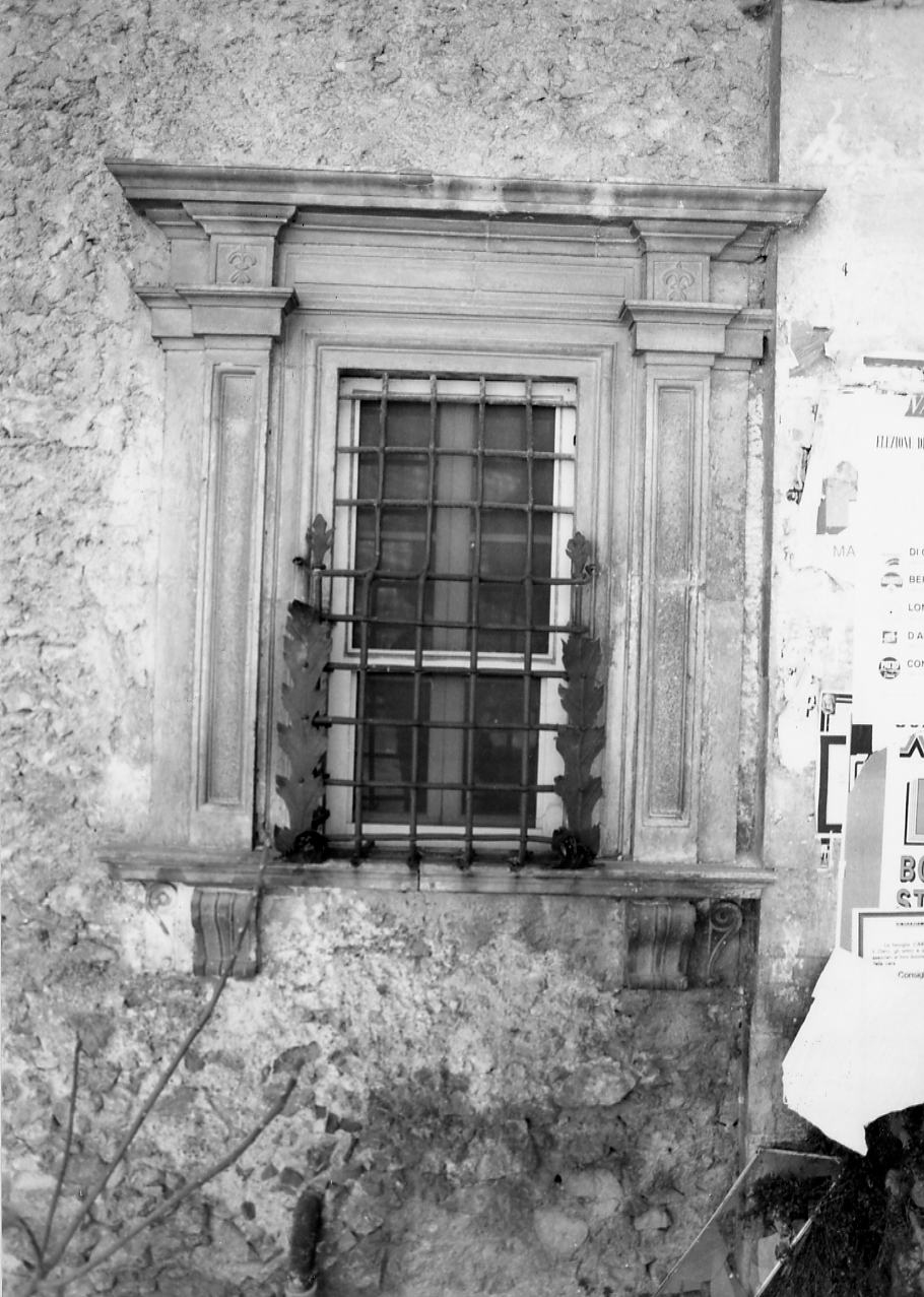 mostra di finestra, opera isolata - bottega Italia centrale (fine sec. XVIII)