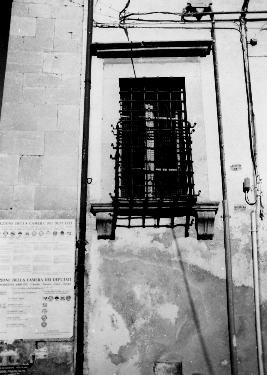 mostra di finestra, opera isolata - bottega Italia centrale (fine sec. XVII)