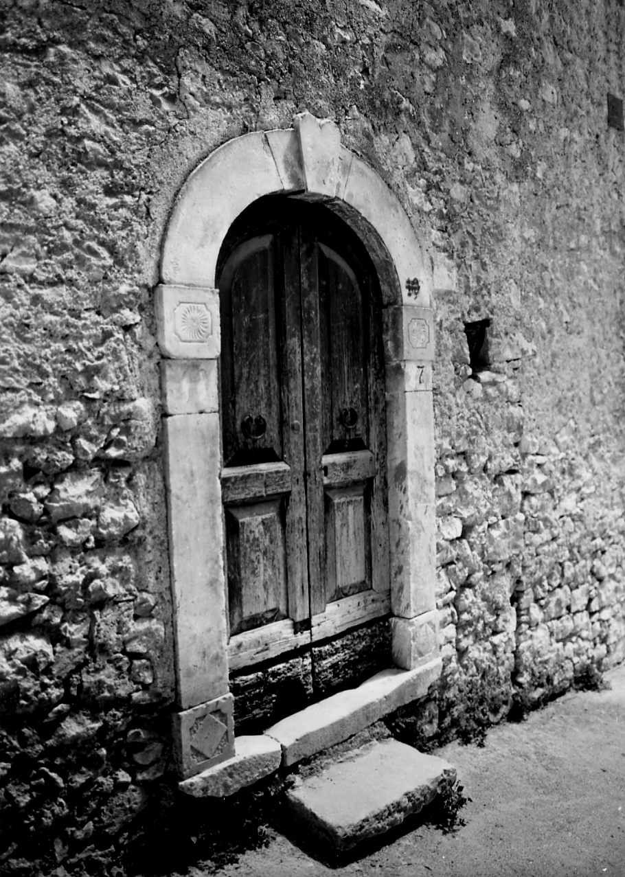 portale, opera isolata - bottega Italia centrale (sec. XIX)