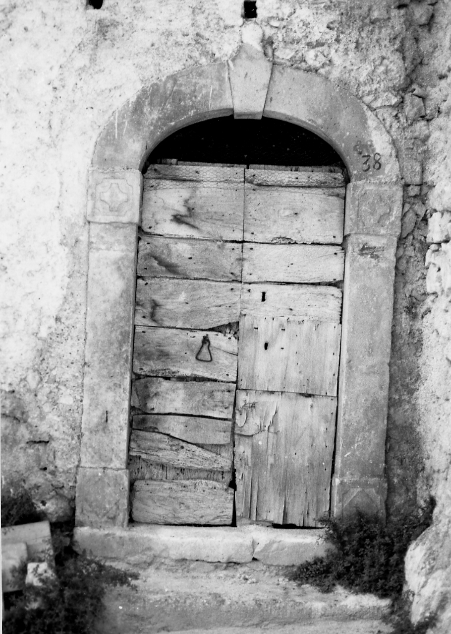 portale, opera isolata - bottega Italia centrale (sec. XIX)