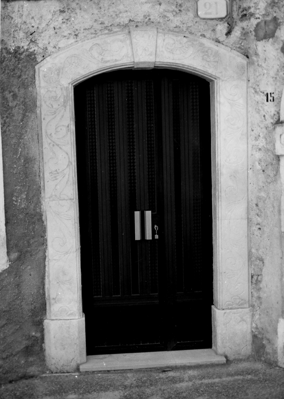 portale, opera isolata - bottega Italia centrale (sec. XIX)