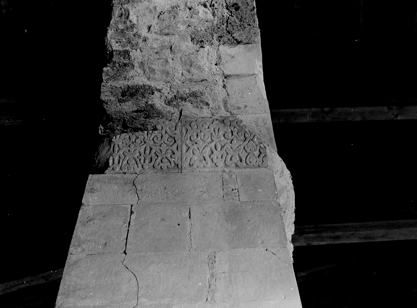 capitello, frammento - bottega Italia centrale (sec. VIII)