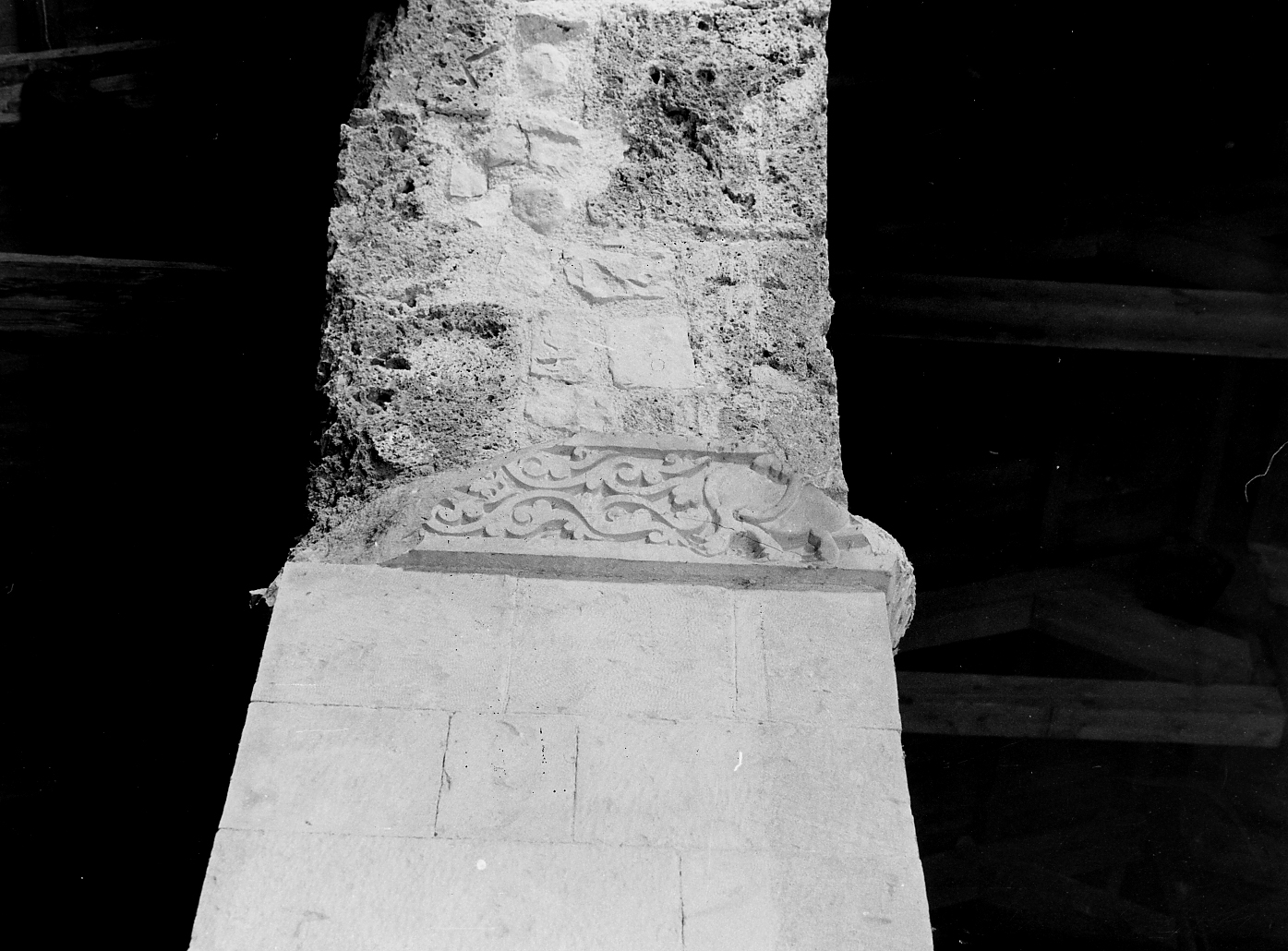 capitello, frammento - bottega Italia centrale (sec. VIII)