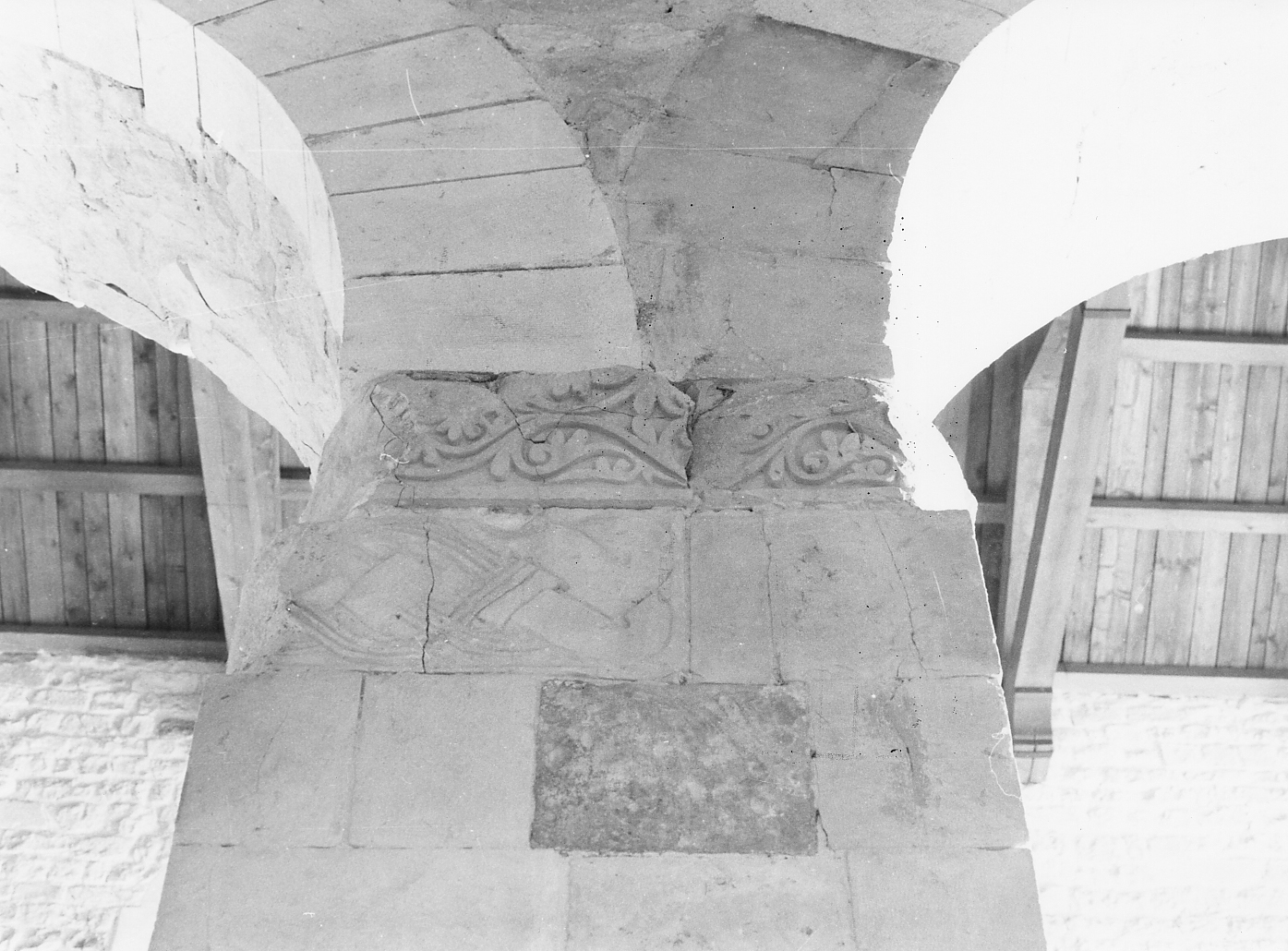 capitello, frammento - bottega Italia centrale (sec. VIII)