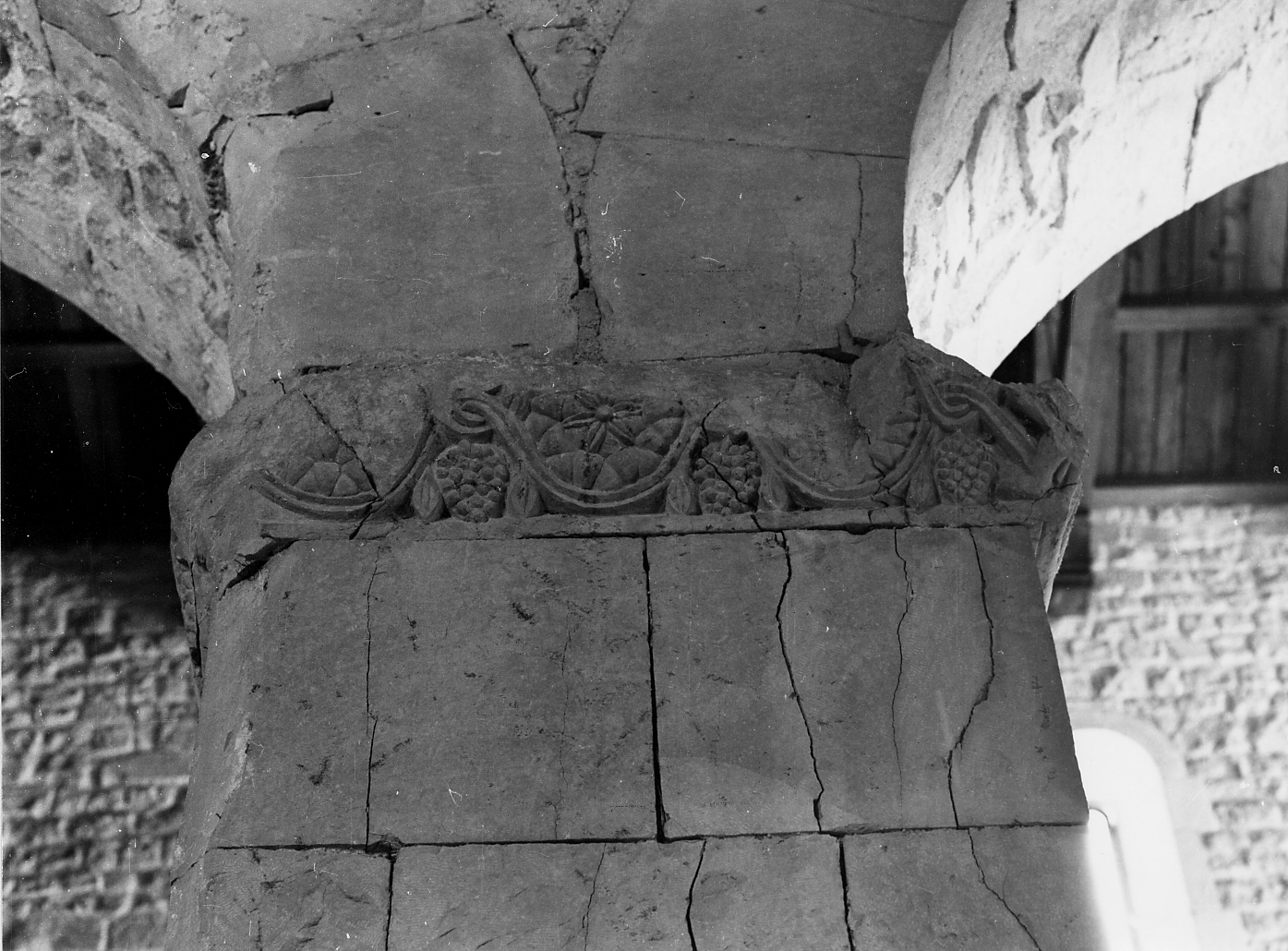 capitello, frammento - bottega Italia centrale (sec. VIII)