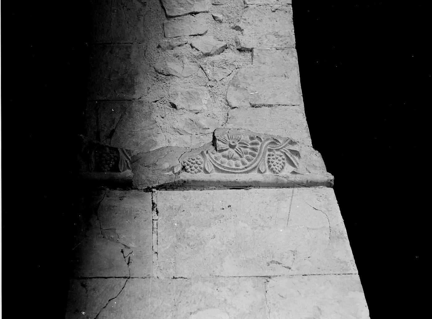 capitello, frammento - bottega Italia centrale (sec. VIII)