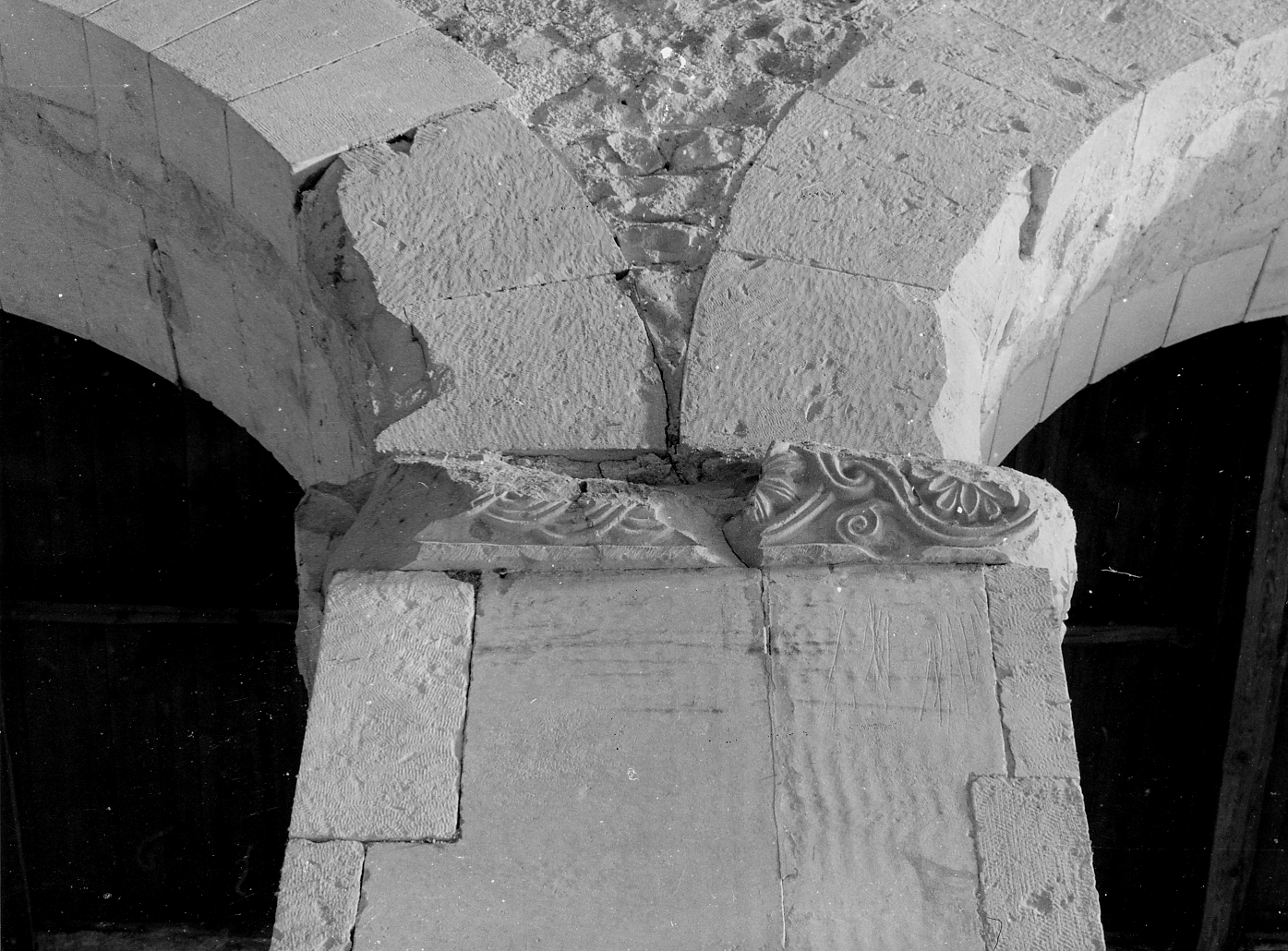 capitello, frammento - bottega Italia centrale (sec. VIII)