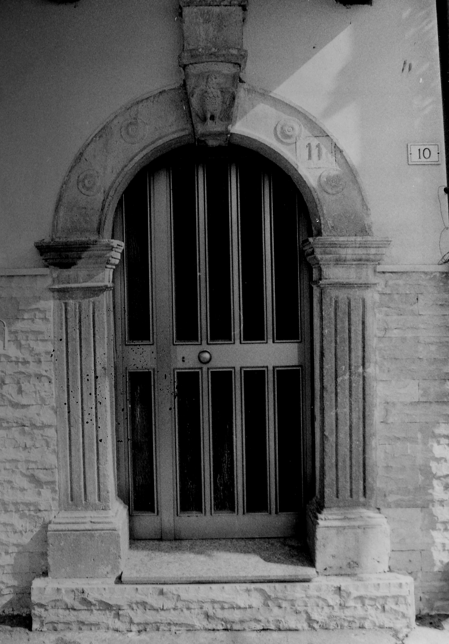 portale, opera isolata - bottega Italia centrale (sec. I)