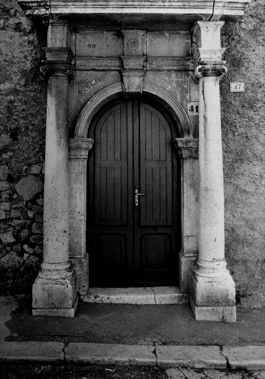 portale, opera isolata - bottega Italia centrale (sec. I)