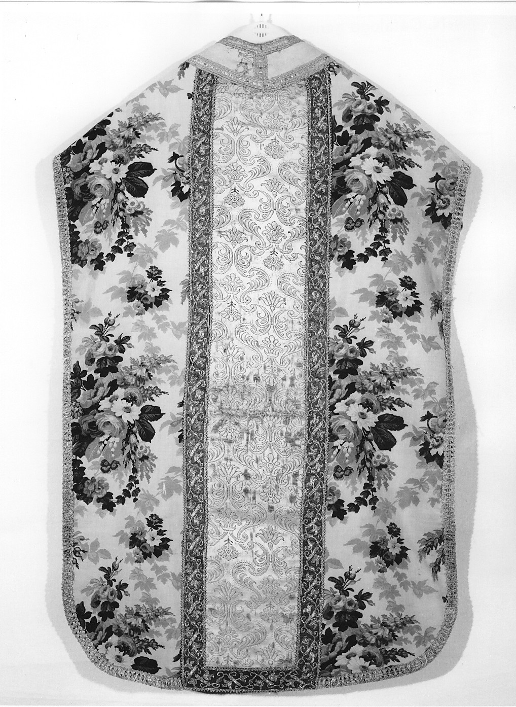 Pianeta, velo omerale (paramento liturgico) - manifattura italiana (ultimo quarto sec. XVII)