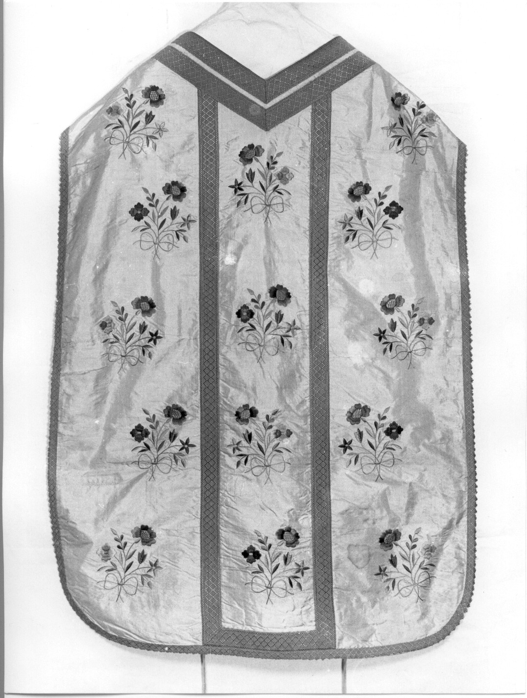 pianeta, velo, borsa, manipolo (paramento liturgico) - manifattura Italia centrale (secc. XIX/ XX)