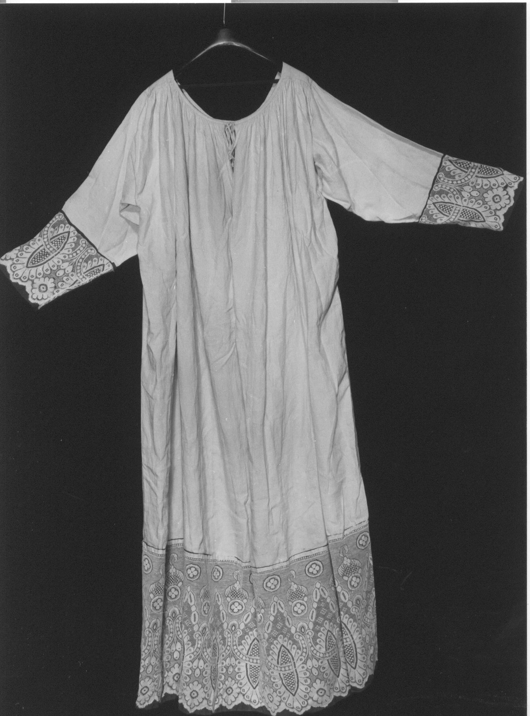 camice, coppia - manifattura Italia centrale (secc. XVIII/ XIX)