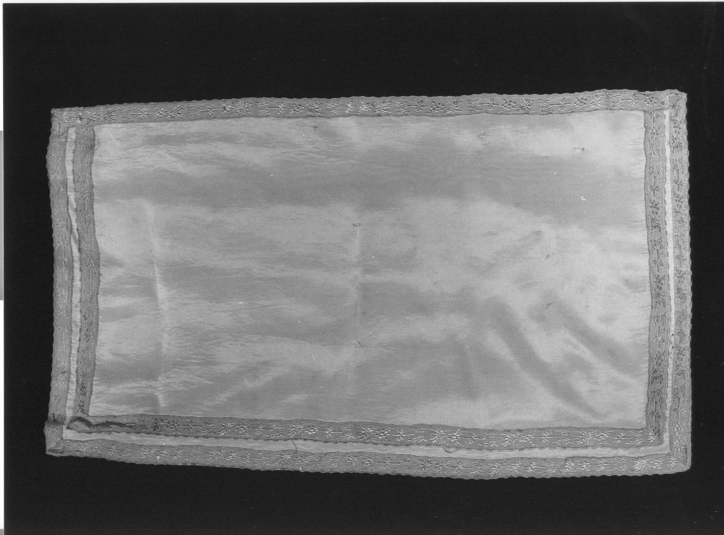 cortina, coppia - manifattura Italia centrale (sec. XX)