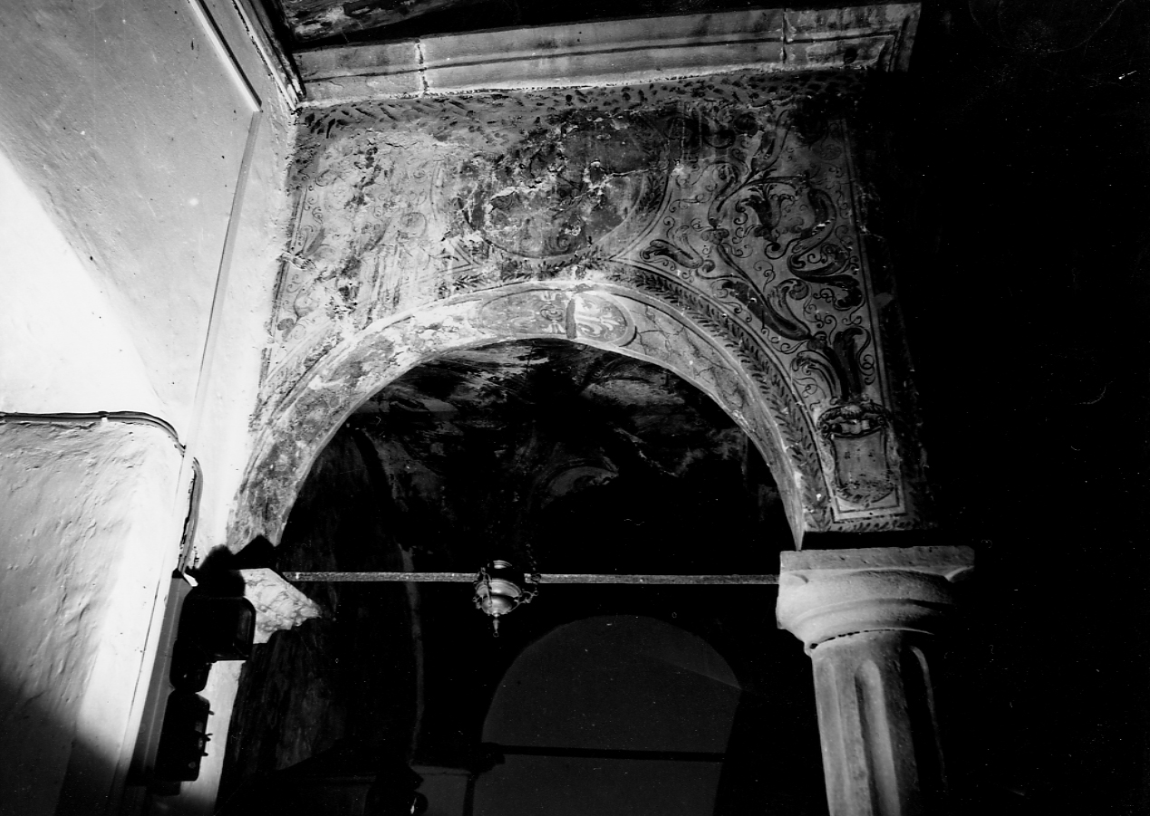 MOTIVI DECORATIVI VEGETALI E STEMMA (dipinto) - ambito abruzzese (prima metà sec. XVII)