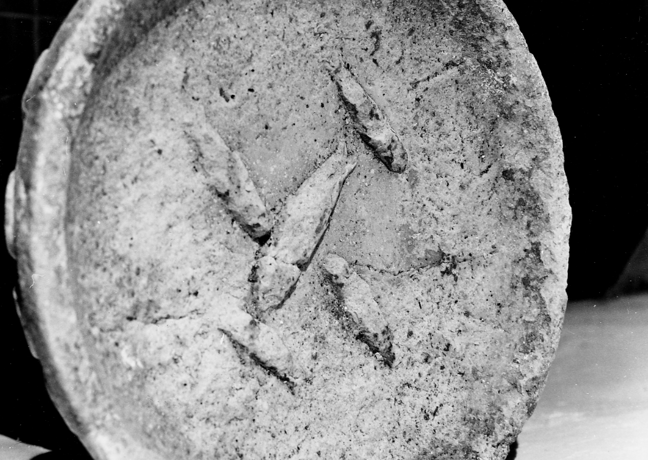 acquasantiera - ambito abruzzese (prima metà sec. XVI)