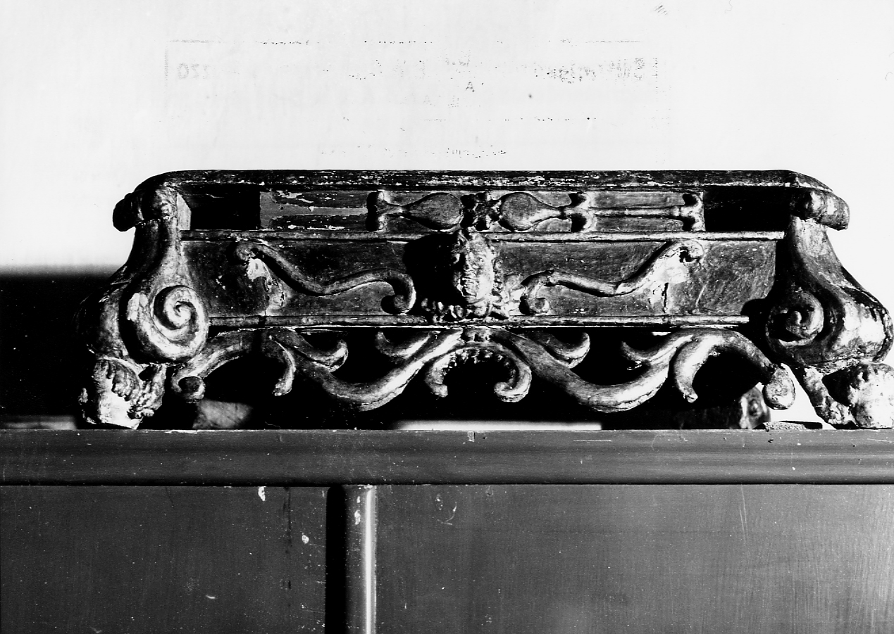 piedistallo di statua - ambito abruzzese (secc. XVII/ XVIII)