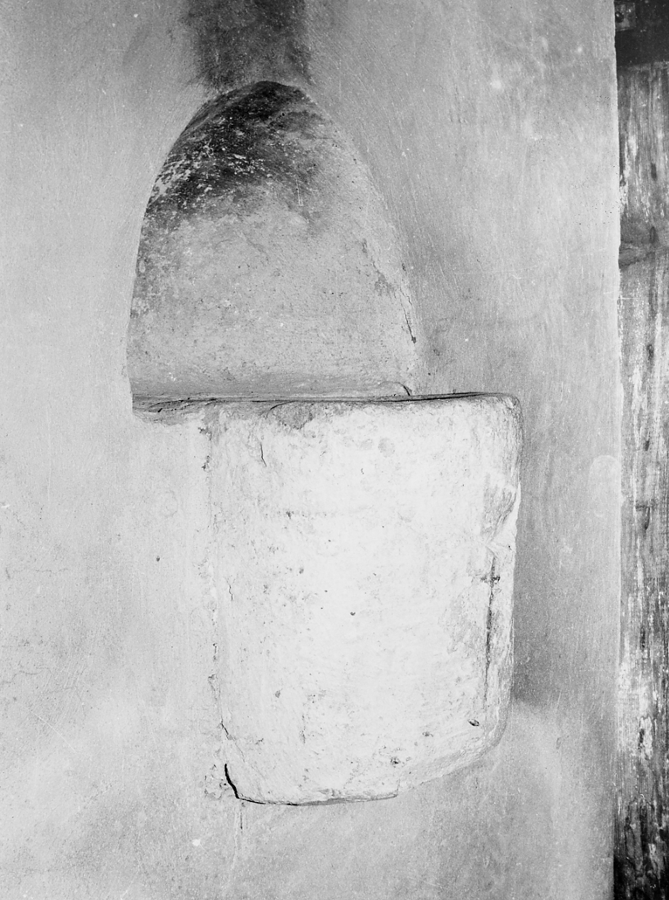 acquasantiera - da parete - ambito teramano (sec. I, sec. XVI)