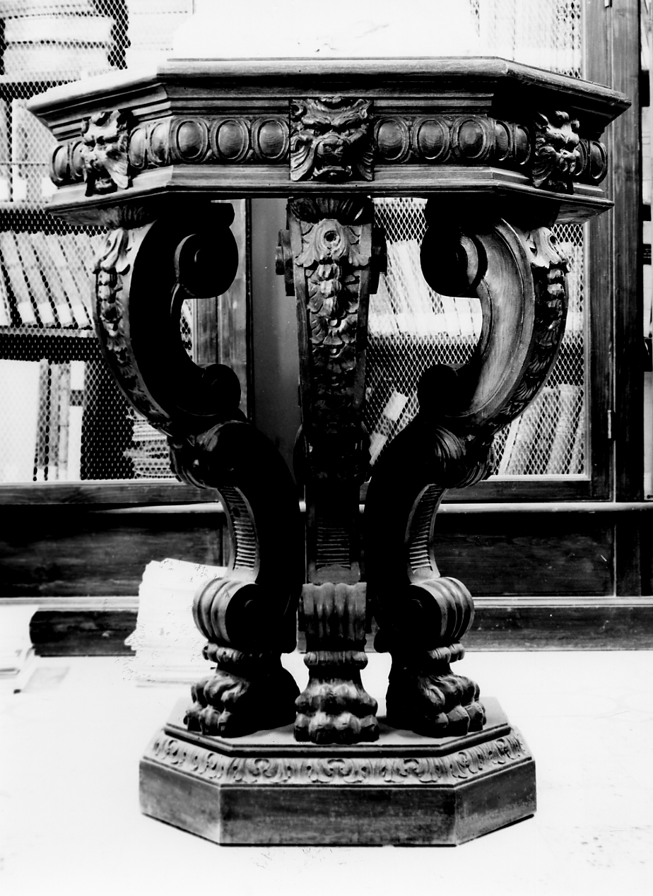 piedistallo - ambito teramano (inizio sec. XX)