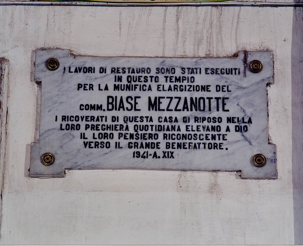 lapide documentaria, opera isolata - produzione abruzzese (sec. XX)