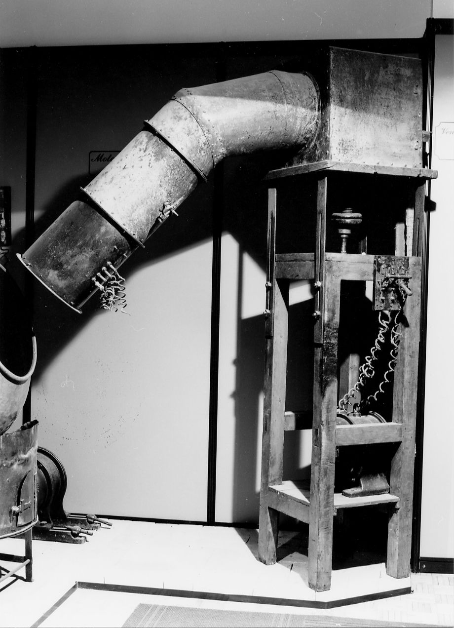 macchina, elemento d'insieme di Pelino Mario (attribuito) (sec. XX)