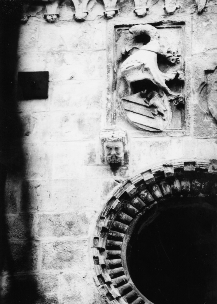 Testa d'uomo (rilievo) - ambito abruzzese (prima metà sec. XV)