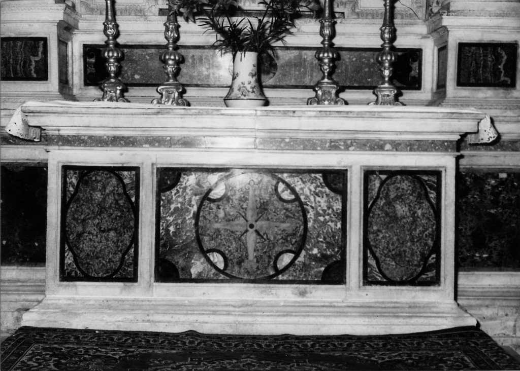 Croce, motivi decorativi geometrici (altare - a blocco) - ambito abruzzese (sec. XVI)