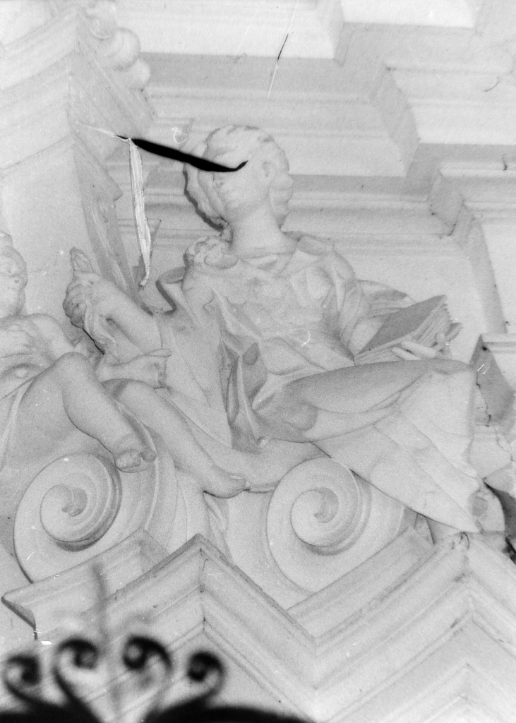 Motivi decorativi vegetali (reliquiario - a ostensorio) - produzione abruzzese (sec. XIX)