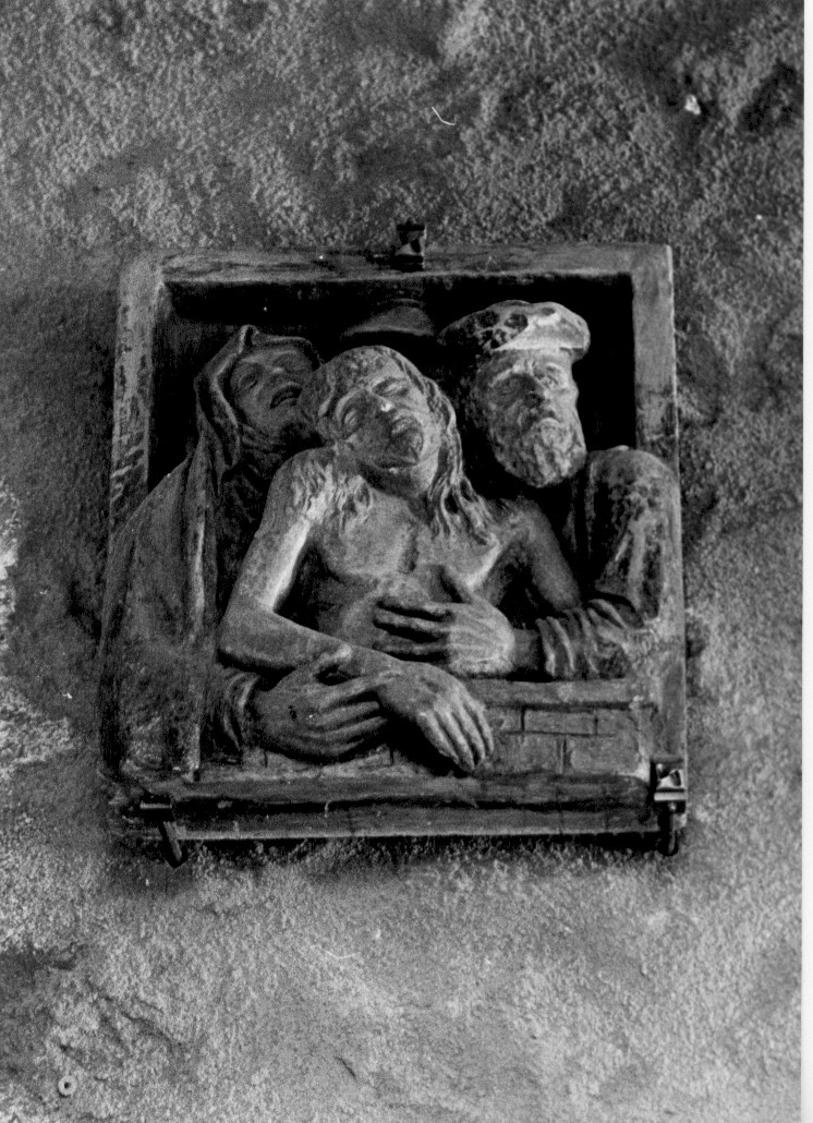 Gesù deposto nel sepolcro (formella) di Cascella Andrea (metà sec. XX)