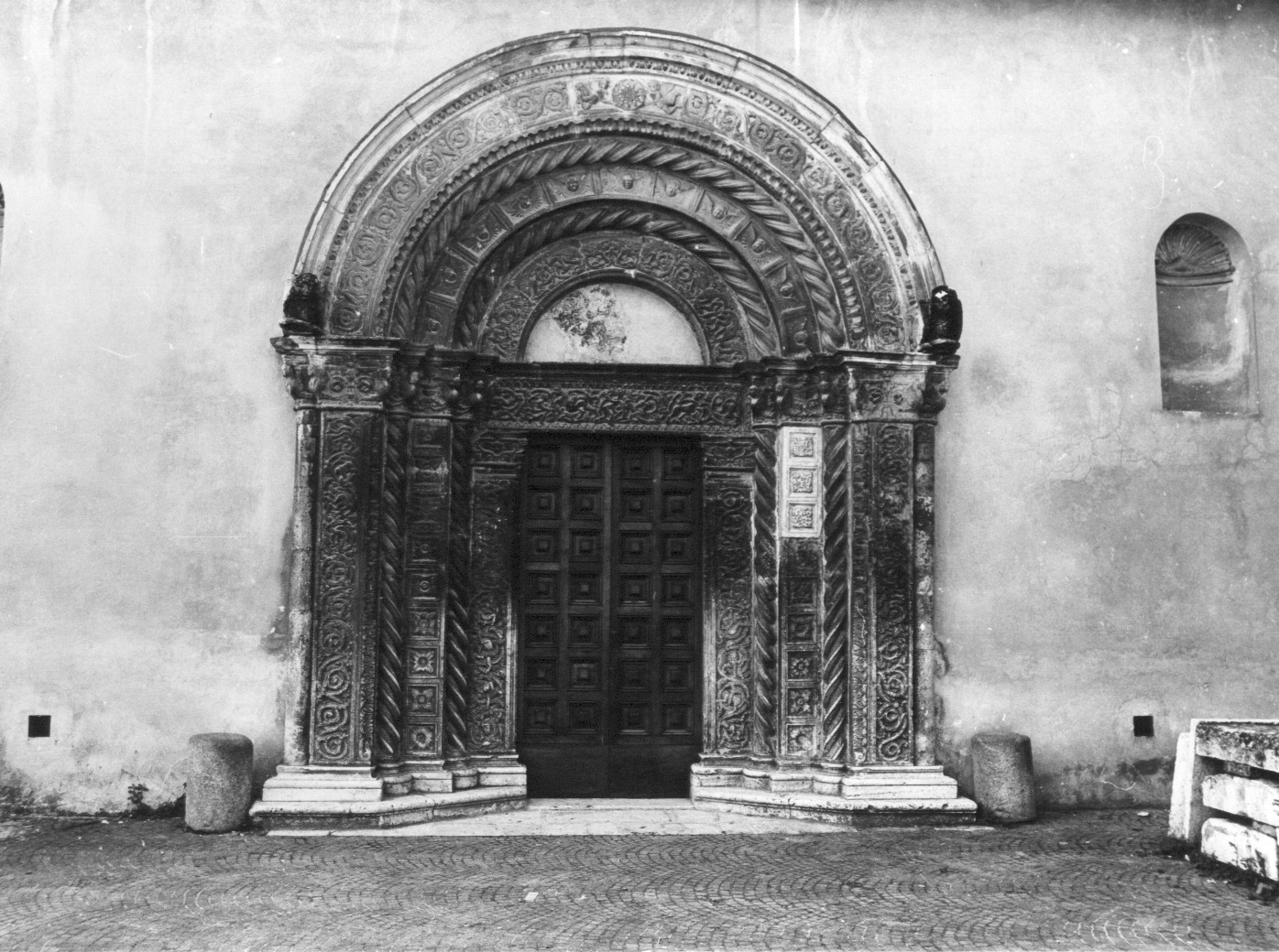 Portale degli uomini (portale) - ambito Italia centrale (secc. XIII/ XIV)