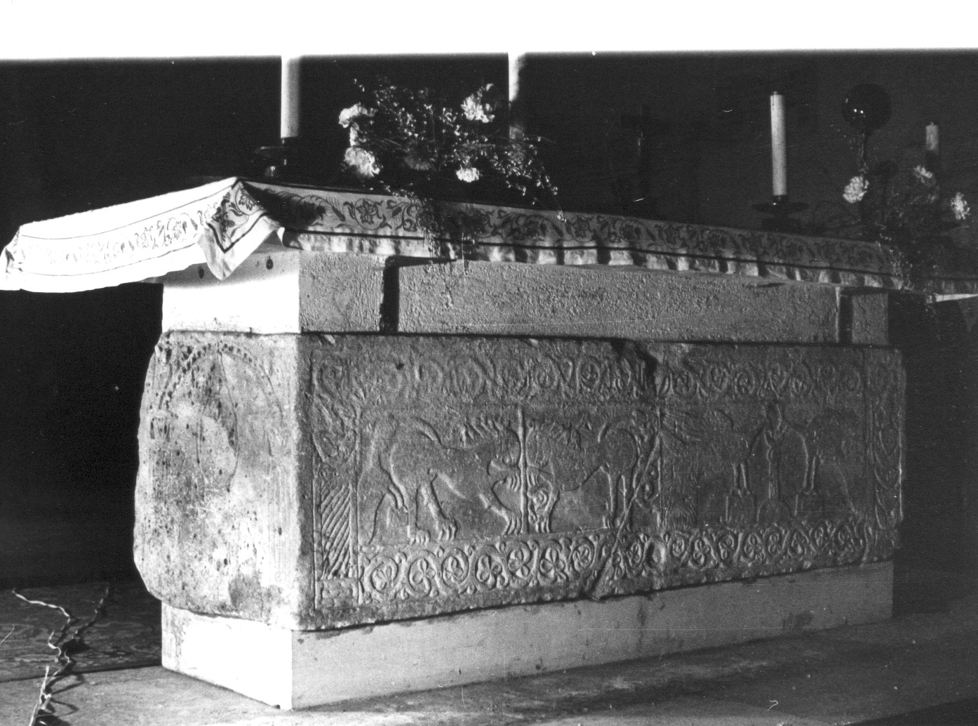 sarcofago - ambito Italia centrale (secc. XI/ XII)