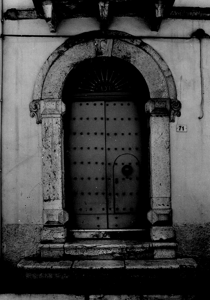 portale, opera isolata - produzione abruzzese (prima metà sec. XIX)