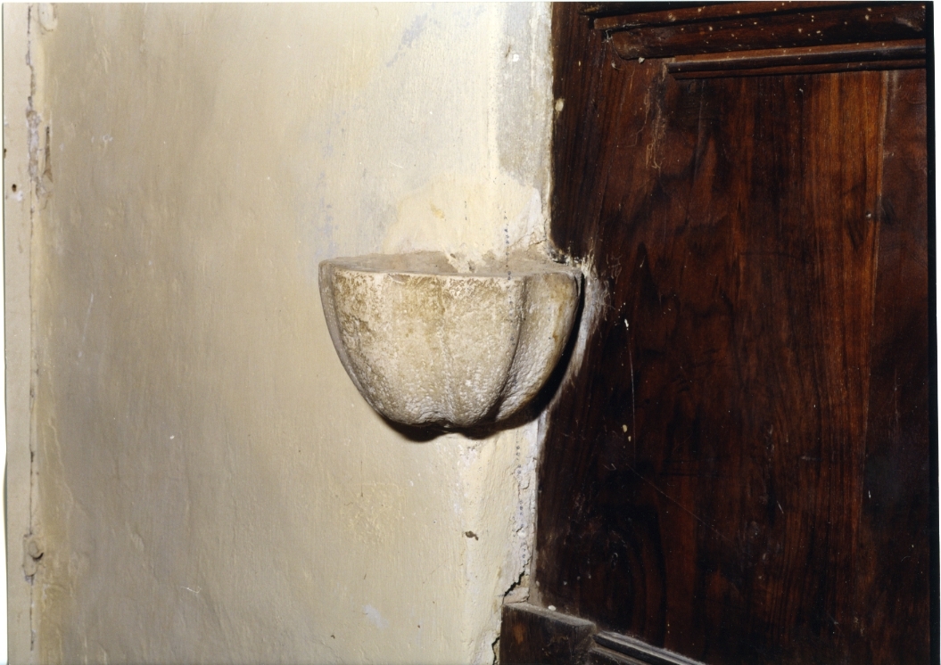 acquasantiera da parete, opera isolata - bottega Italia centrale (sec. XIX)