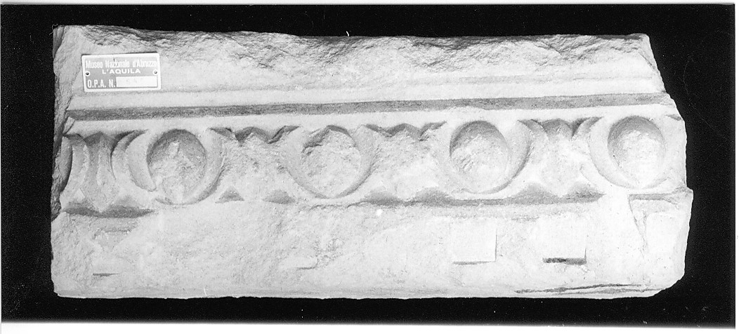 cornice architettonica, frammento - ambito Italia centrale (sec. I)