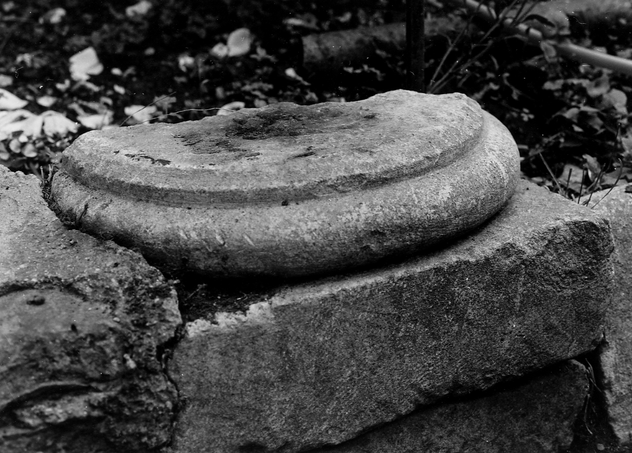 base, coppia - bottega Italia centrale (sec. XVI)